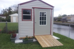 8' wide Bungalow with Ramp and Bahama Door